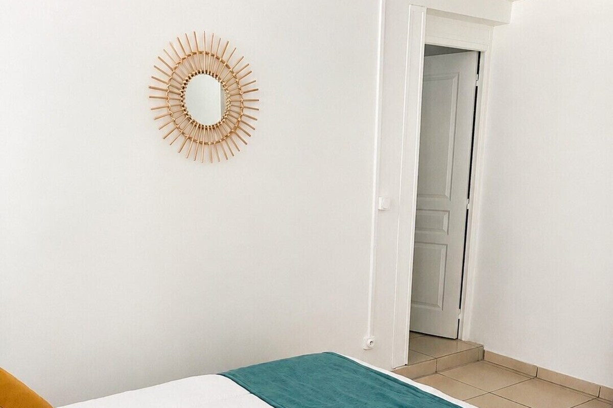 Basic Apartment, 1 Double Bed, Non Smoking, Sea View | Soundproofing, iron/ironing board (on request), WiFi (free)