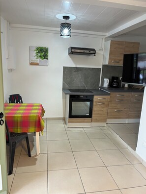 Elite Penthouse | Private kitchen | Full-size fridge, oven, stovetop, toaster - Le Manguier Panoramique (Trois-Ilets)