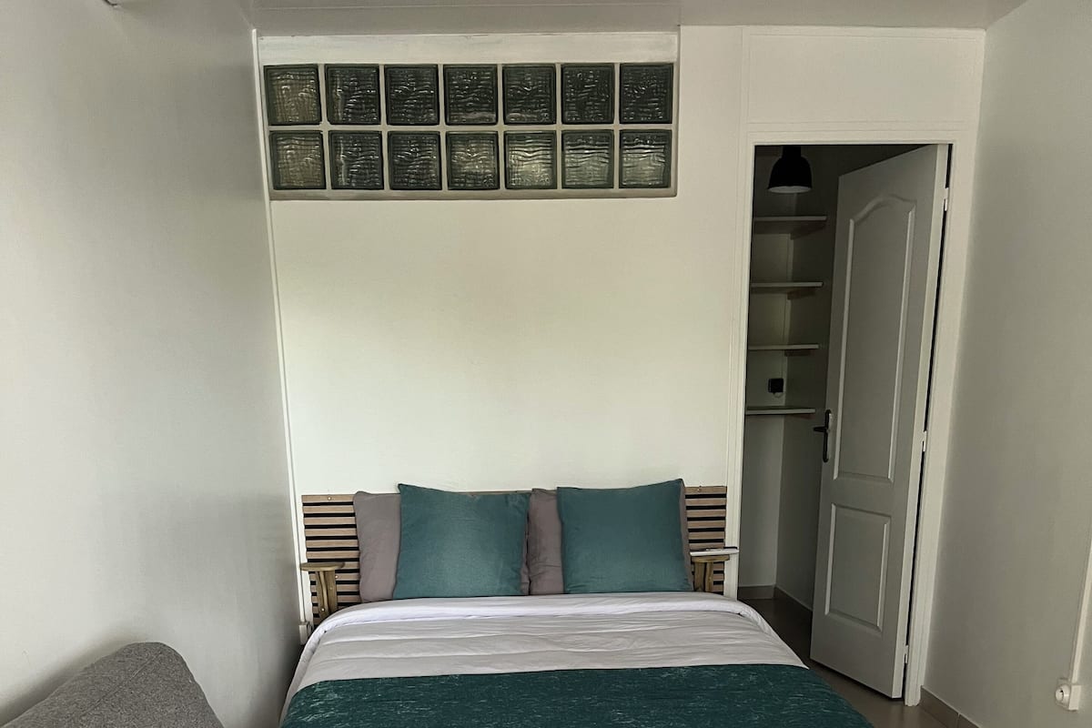 Basic Apartment, 1 Double Bed, Non Smoking, Sea View | Iron/ironing board, free WiFi