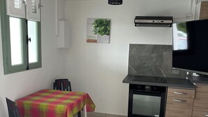 舒适公寓, 海景 | 隔音、熨斗/熨板、免费 WiFi、特色装修