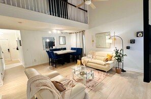 Smart TV, offices - Luxury 3BR w King & Queen Beds, Patio, Playground, Uptown CLT, Home w Office (Charlotte)