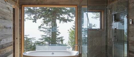 Doccia, asciugacapelli, asciugamani, sapone