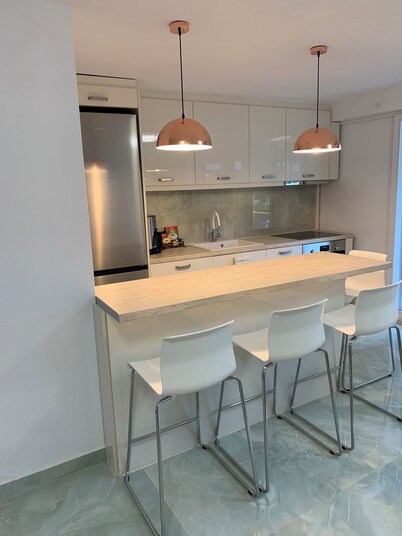 Modern family-sized condo near the beach