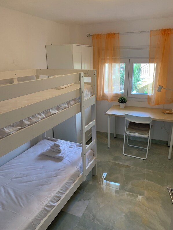 2 bedrooms, WiFi, bed sheets