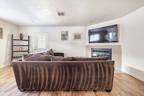 TV, fireplace
