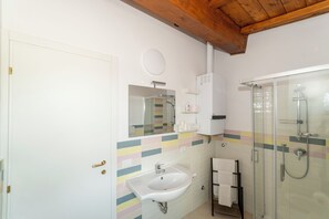 Hair dryer, bidet, towels, soap - Panoramic balcony and breathtaking views, a stone's throw from Lake Bolsena (Montefiascone)