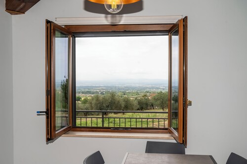 Panoramic balcony and breathtaking views, a stone's throw from Lake Bolsena