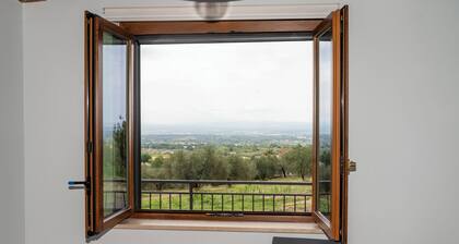 Panoramic balcony and breathtaking views, a stone's throw from Lake Bolsena