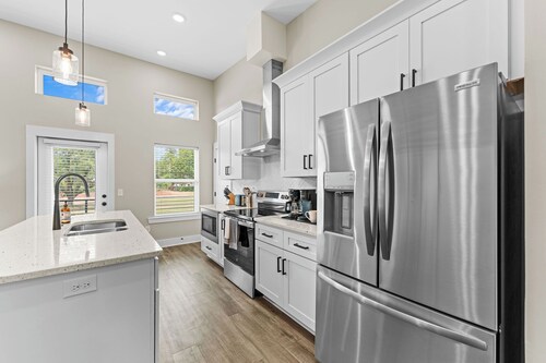 Barstools & Dreamers: Roll Tide, Raise Glasses & Chase Dreams in Bama Townhouse