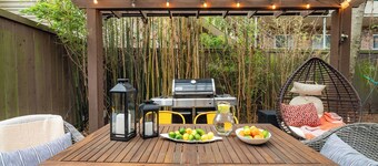 95/100 Walk Score! ~ Space Needle View ~Workout Rm