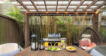 95/100 Walk Score! ~ Space Needle View ~Workout Rm