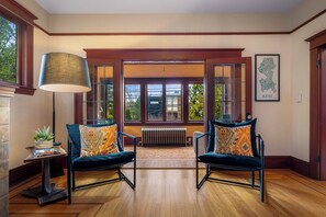 Interior - 95/100 Walk Score! ~ Space Needle View ~Workout Rm (Seattle)