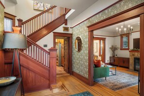 Interior - 95/100 Walk Score! ~ Space Needle View ~Workout Rm (Seattle)