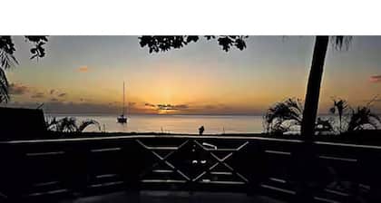 Bagga Beach Cottage - Steps to Beach; Ocean & Mountain Views; AC; WiFi; 2BR