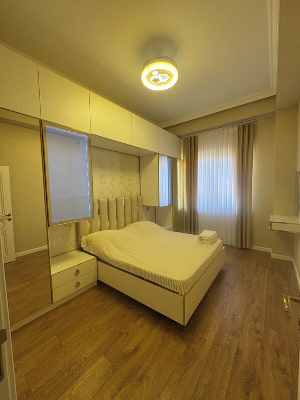 5 bedrooms, iron/ironing board, internet