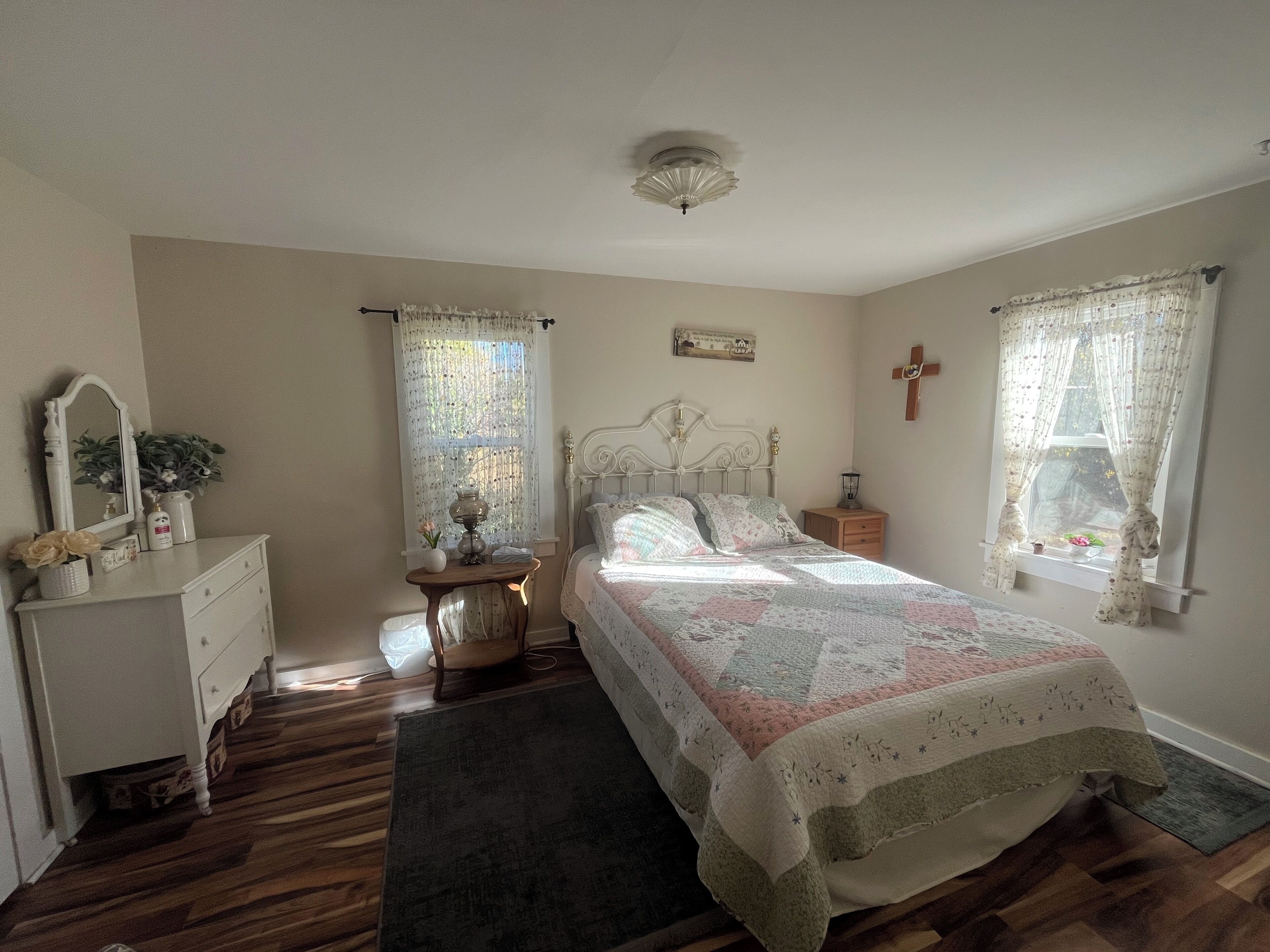 2 bedrooms, iron/ironing board, WiFi, bed sheets