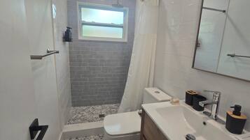 Dutxa, tovalloles, sabó i paper higiènic