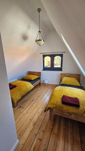 2 bedrooms, iron/ironing board, travel cot, WiFi - Friedrich's Little House (Bannewitz)