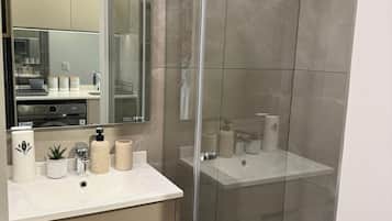 Comfort Studio, City View | Bathroom