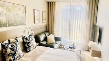 Comfort Studio, City View | Iron/ironing board, free WiFi