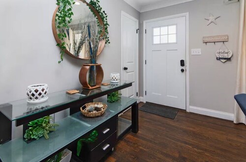 Cozy 3BR House with Private Backyard and Easy Access to Uptown Charlotte