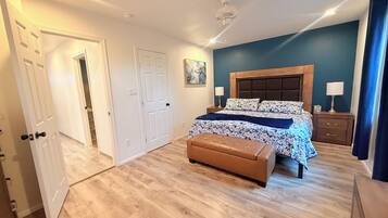 2 habitaciones, tabla de planchar con plancha, wifi y ropa de cama