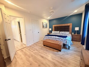 2 habitaciones, tabla de planchar con plancha, wifi y ropa de cama