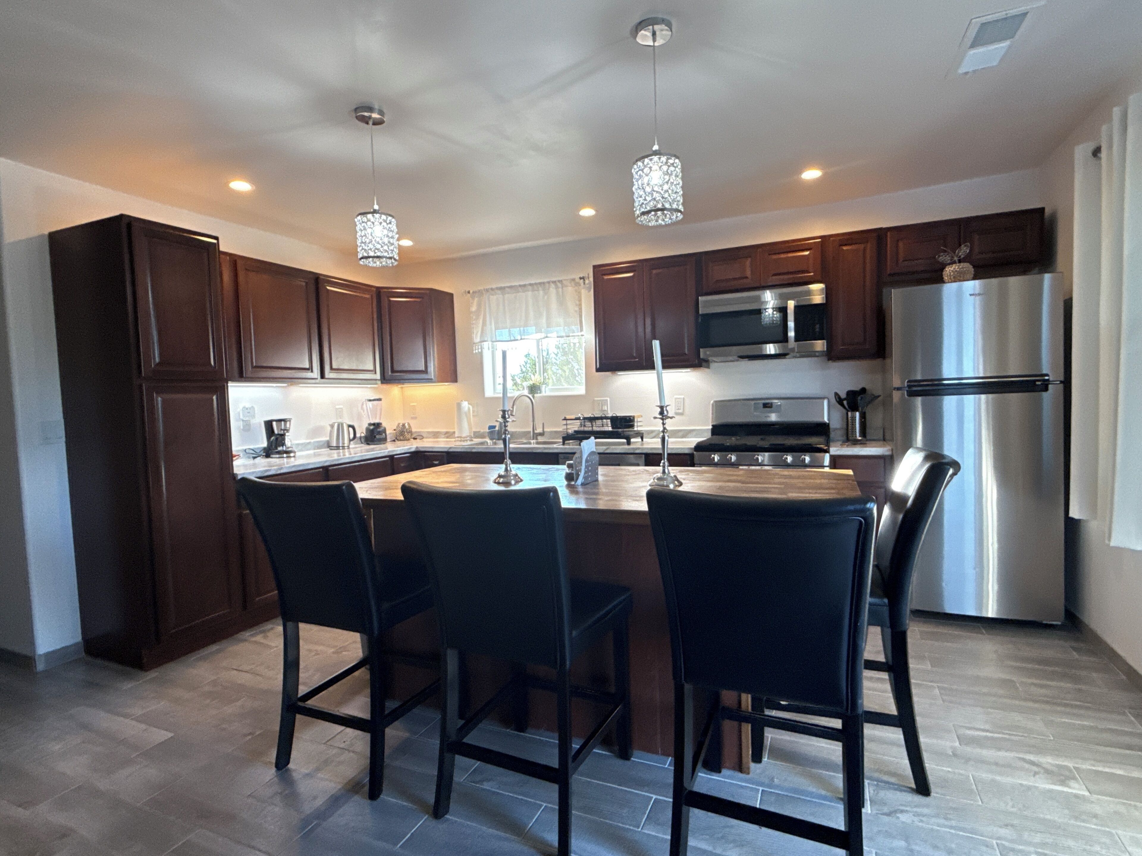Microwave, oven, stovetop, dishwasher. CASITA DEL RANCHO LAS ISABELES