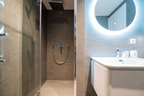 Shower, jetted tub, towels, soap