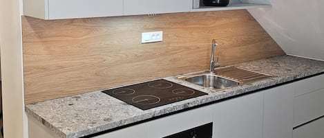 Microonde, forno, piano cottura, lavastoviglie