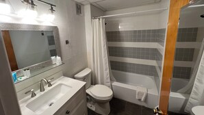 Hårføner og håndklær