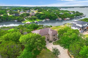 المنشأة من الخارج