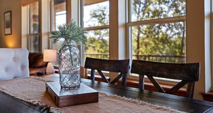 Lakefront 3BR Retreat • Dock, Kayaks & Fire Pit