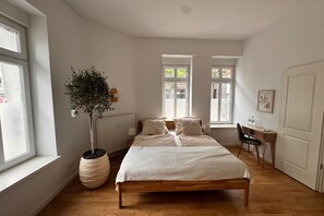 2 室のベッドルーム、アイロン / アイロン台、WiFi、ベッドシーツ
