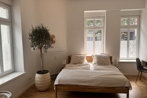 2 Schlafzimmer, Schreibtisch, Bügeleisen/Bügelbrett, WLAN