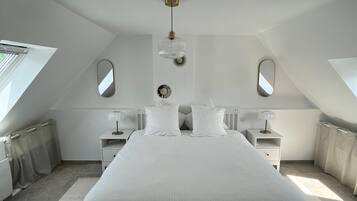 5 bedrooms, iron/ironing board, WiFi, bed sheets