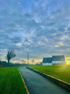 Property grounds - Villa COLLIN'S BARADOZ Close to the sea, PMR, Families, Groups, Events, Pets-friendly (goulien)