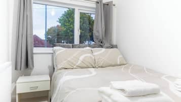 3 bedrooms, iron/ironing board, bed sheets