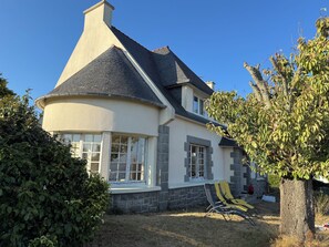 Exterior - Large Breton house facing the sea, 2 steps from Bréhat island (Ploubazlanec)