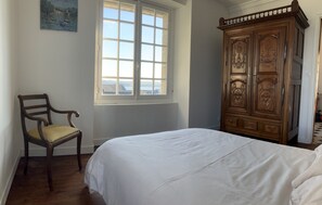 Iron/ironing board, WiFi, bed sheets - Large Breton house facing the sea, 2 steps from Bréhat island (Ploubazlanec)