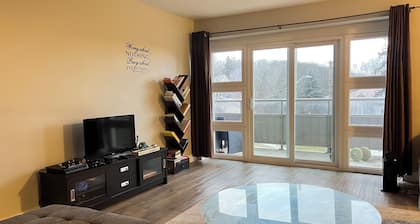 Peaceful Room in shared urban oasis