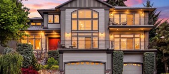 Mt Scott Forest Estate— Theater, Sauna, Game Room, Firepit, 15 Min PDX, Sleeps 9