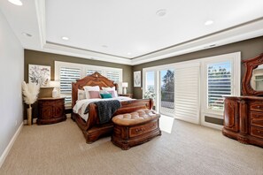 4 bedrooms, desk, iron/ironing board, free WiFi
