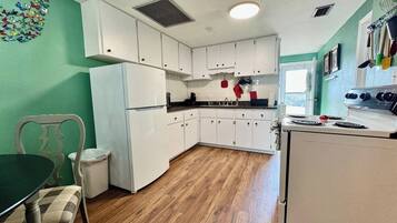 Peti sejuk, ketuhar gelombang mikro, ketuhar, dapur