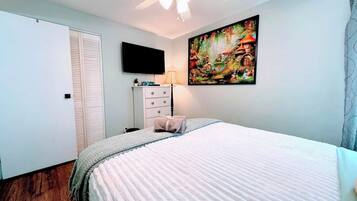 2 bedrooms, iron/ironing board, free WiFi, bed sheets