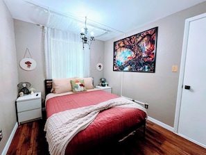 2 bedrooms, iron/ironing board, free WiFi, bed sheets - Stay @ The Enchanted Escape ! (Clermont)