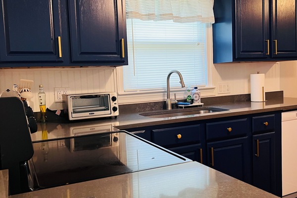 Microonde, forno, piano cottura, lavastoviglie