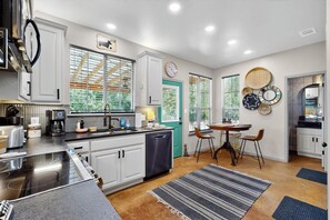 Micro-ondas, fogão, cooktop, lava-louças