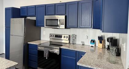 Lovely apartment in vibrant Cincinnati - Mins away from all major event places