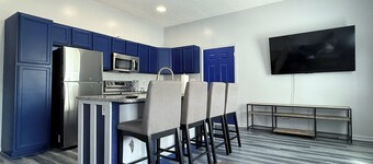Lovely apartment in vibrant Cincinnati - Mins away from all major event places